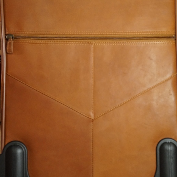 AUTHENTIC CLAIRE CHASE LEATHER ROLLING SUITCASE - Picture 5 of 7